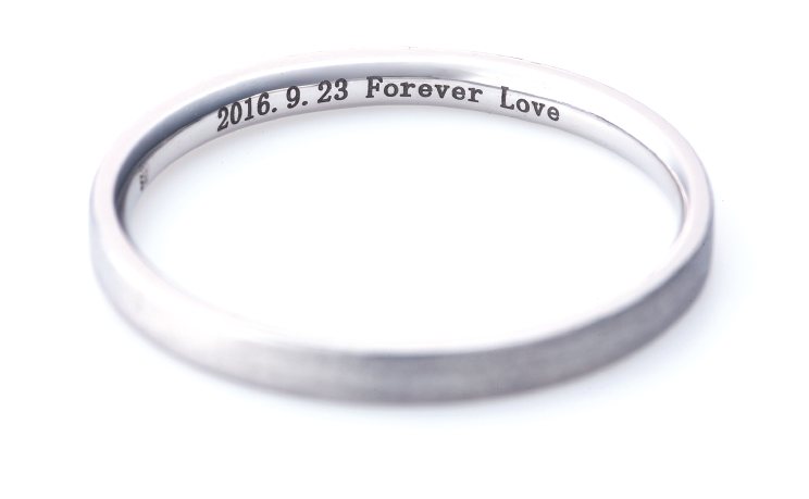 リング内側に刻印した「2016. 9. 23 Forever Love」
